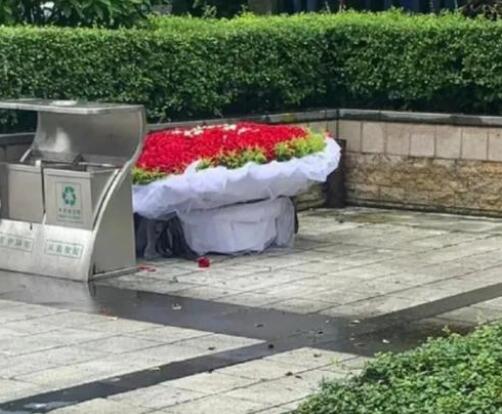 情人節(jié)的垃圾桶成了“致富秘笈”? 內(nèi)幕實(shí)在太驚人