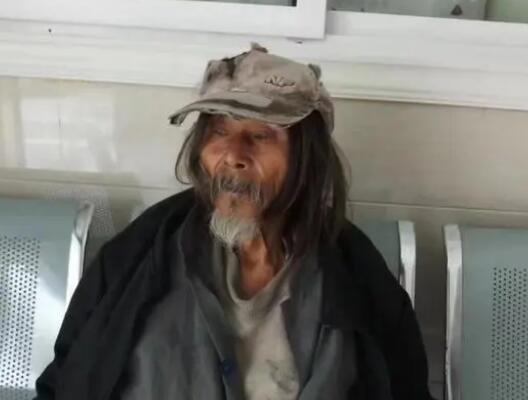 老人被確認(rèn)車禍死亡 11年后死而復(fù)生 他遭遇了什么?