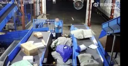 人社局回應(yīng)60歲快遞員意外猝死 到底是什么情況?
