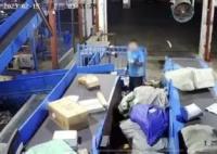 人社局回應(yīng)60歲快遞員意外猝死 警方已介入處理結(jié)果如何?