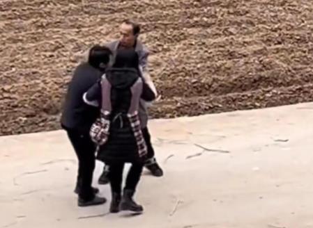 爺爺顫顫巍巍去見孫子最后一面 原因揭秘實(shí)在是讓人悲痛