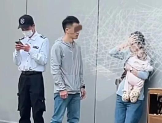 保安回應(yīng)沒制止路人揮拳打抱娃女子 到底是什么情況?