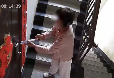 女子在門縫發(fā)現(xiàn)針頭 到底是什么情況?