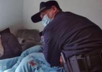 異地夫妻拌嘴丈夫被氣暈 民警緊急破門救人