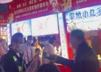 大爺怒斥夜市掛日本元素油紙傘 背后真相曝光簡直太驚人了