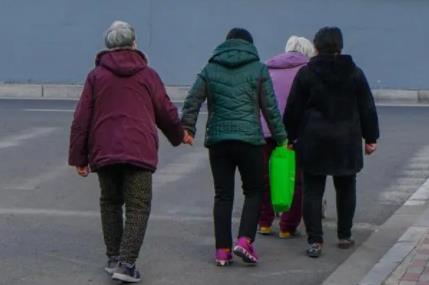 當(dāng)?shù)妄g老人照顧高齡老人 原因竟是這樣實(shí)在是太意外了