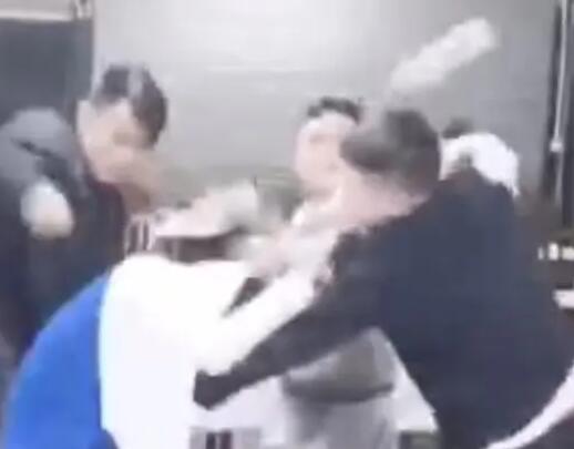 廣西一男子被多人輪番用酒瓶砸頭 到底是什么情況?