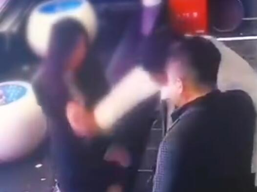 女子KTV遭陌生男子襲胸 警方回應(yīng) 結(jié)果真的令人大吃一驚