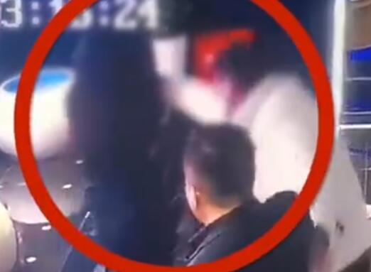 女子KTV遭陌生男子襲胸 警方回應(yīng) 結(jié)果真的令人大吃一驚