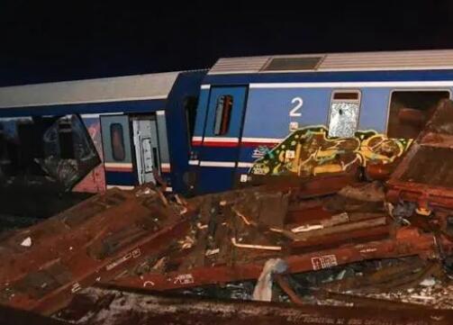 希臘火車迎面相撞 已致超30人死亡 真相揭露真的令人大吃一驚
