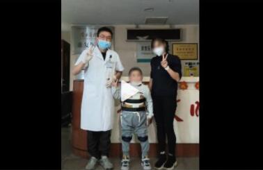 4歲娃17樓墜落140天后重新行走 到底是什么情況?