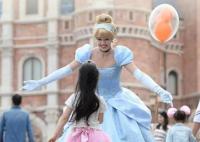 上海迪士尼:重啟握手擁抱合影 背后真相曝光簡(jiǎn)直太驚人了