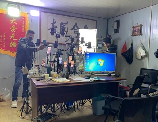 小城里的男青年涌入相親直播間 真相揭露真的令人大吃一驚