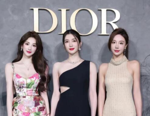 網(wǎng)紅花三三回應(yīng)與盧靖姍合照爭議 原因揭秘直接讓人傻眼了 