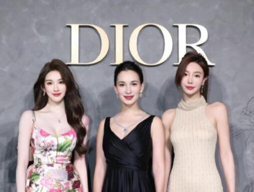 網(wǎng)紅花三三回應(yīng)與盧靖姍合照爭議 原因揭秘直接讓人傻眼了 