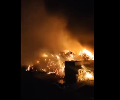 哈爾濱四輛拉載秸稈的大貨車起火 原因竟是這樣實(shí)在是太意外了