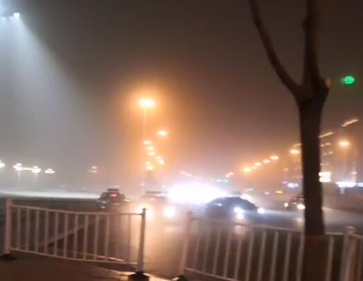 你的城市在下雨,他的城市在下泥 到底是什么情況?