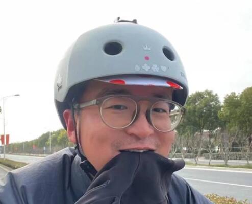 男子放棄百萬年薪去宜家賣窗簾 到底是什么情況? 