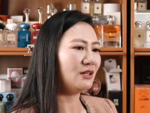 女生10年收集萬瓶香水價(jià)值一套房 到底是什么情況?