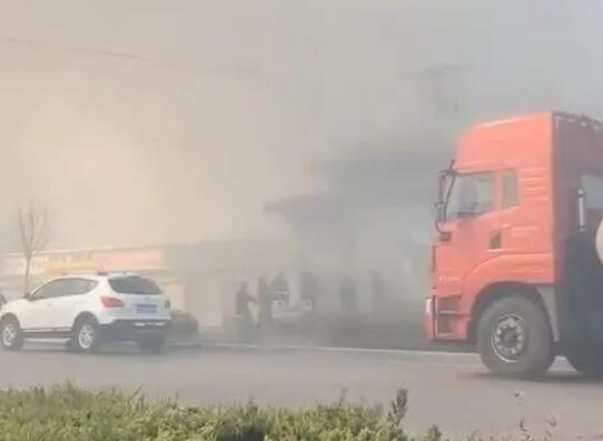 冷庫火災(zāi)逝者家屬:施工時有難聞氣味 具體事件經(jīng)過是什么?