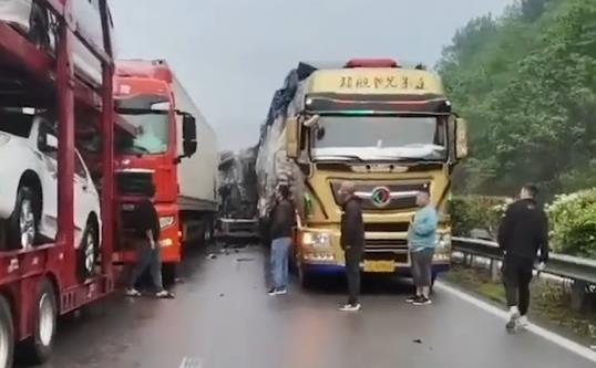 重慶大巴側翻致20傷:7人傷勢較重 為什么會這樣?