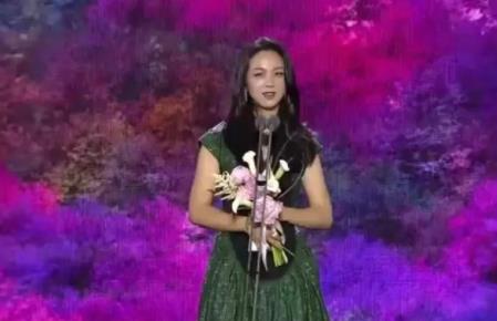 湯唯二封百想影后 導(dǎo)演樸贊郁夸贊湯唯膽識(shí)過(guò)人