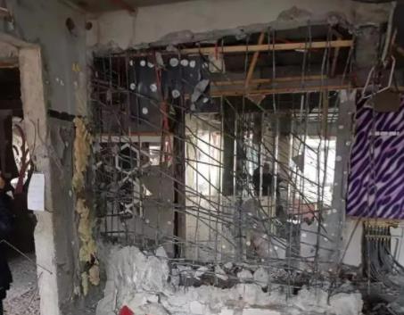 被砸承重墻高樓內(nèi)仍有人居住 原因太出乎意料了