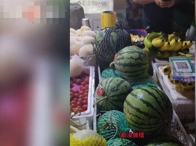 男生買5斤西瓜少2斤 怒懟商販坑學(xué)生 結(jié)果實(shí)在是大快人心