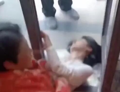 知情人談婆婆將兒媳壓身下數(shù)落 為什么這么做原因是什么?