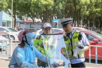 48歲交警被拖行700余米犧牲 事件始末是什么?