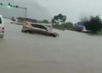 桂林2小時(shí)下完了1天的大暴雨 雨勢(shì)之兇猛可見(jiàn)一斑