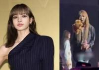 女團(tuán)演唱會(huì)被扔上臺(tái)的玩偶有攝像頭 結(jié)果真的令人大吃一驚