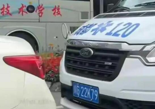 司機(jī)拒給120讓路 被罰150元記3分 真相揭露真的令人大吃一驚