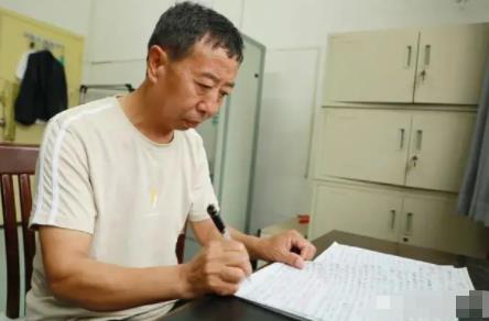 56歲保安寫出40余萬字長篇小說 到底是什么情況?