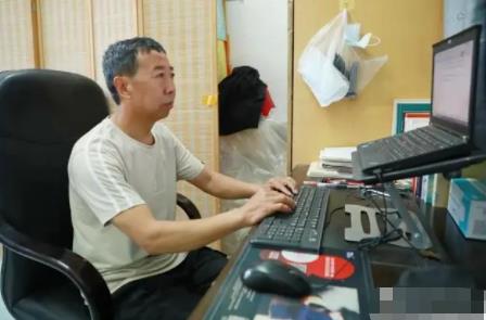 56歲保安寫(xiě)出40余萬(wàn)字長(zhǎng)篇小說(shuō) 到底是什么情況?