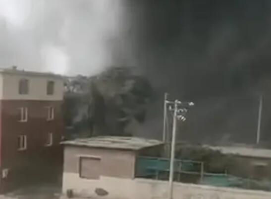 遼寧突發(fā)龍卷風(fēng) 事發(fā)地在居民區(qū)附近