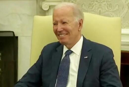 拜登一言不發(fā)微笑注視記者被趕走 照片曝光直接讓人大呼意外