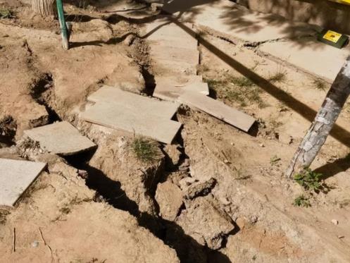 央視網(wǎng)追問(wèn)地面沉降3000人離家后續(xù) 誰(shuí)來(lái)為此負(fù)責(zé)問(wèn)題如何解決?