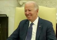 拜登一言不發(fā)微笑注視記者被趕走 照片曝光直接讓人大呼意外