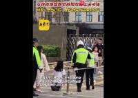 女生拒絕幫助用雙膝自信進考場 背后真相簡直驚呆了眾人