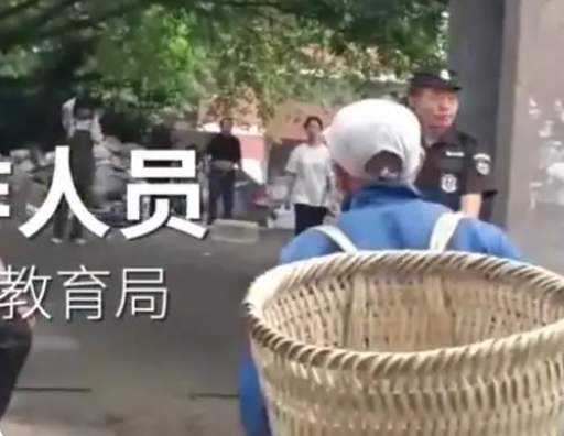 四川一中學不讓學生帶書離校售賣 到底是什么情況?