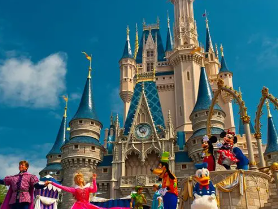 女子穿聯(lián)名漢服進(jìn)入迪士尼被攔 到底是什么情況?