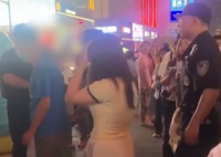 大爺摸女子屁股被逮自扇耳光求饒 真相曝光簡(jiǎn)直太驚人了