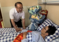 救人小哥想用捐款反哺家鄉(xiāng)教育 真相揭露真的太令人感動(dòng)了