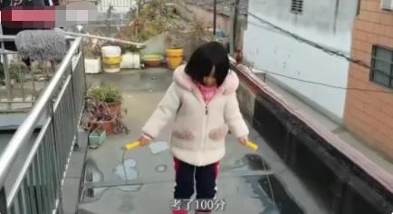 女兒考滿分農(nóng)民工父親買燒雞慶祝 到底是什么情況?