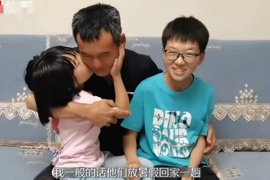 女兒考滿分農(nóng)民工父親買燒雞慶祝 真相曝光簡(jiǎn)直太驚人了