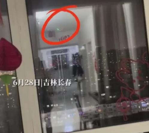 女子稱住17樓未穿衣遭無人機(jī)偷拍 背后真相簡(jiǎn)直驚呆了眾人