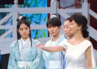 “白娘子”施法手勢是趙雅芝設(shè)計的 她的智慧和創(chuàng)造力無人能及