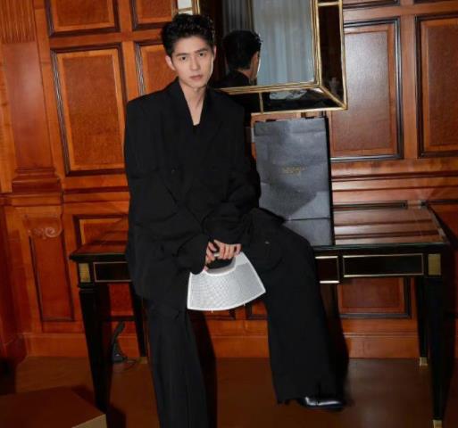 劉昊然原來穿的是高跟鞋 照片曝光直接讓人大呼意外