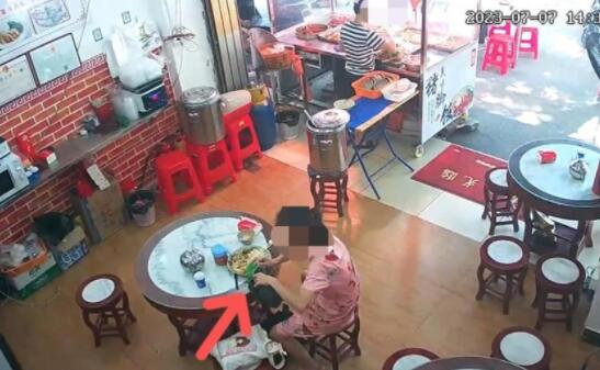 廣州一餐館湯鍋遭女子投放不明液體 到底是什么情況?
